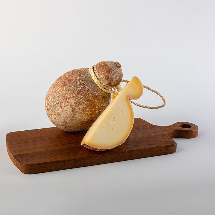 Caciocavallo stagionato in grotta